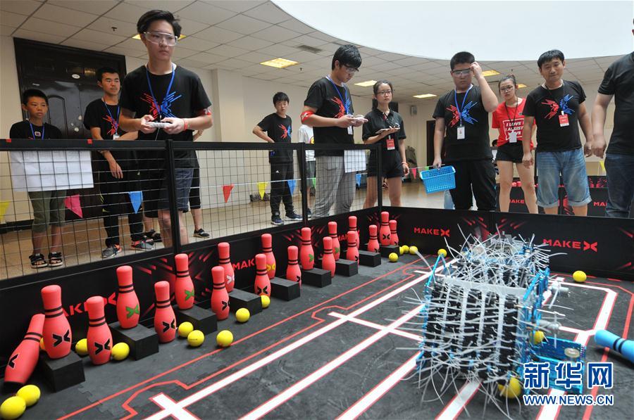 新技能！青岛中学生参加机器人大赛乐享暑假