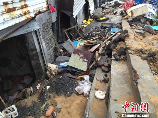 陕西局地遭强降雨袭击 子洲县绥德县部分民众撤离