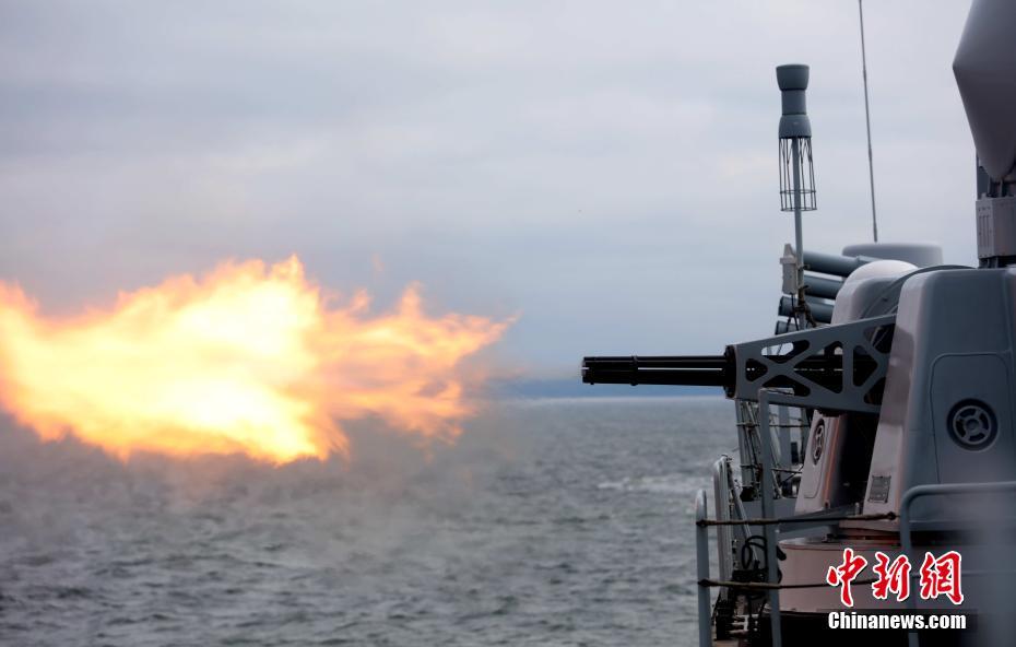中俄海上联合演习进行实弹射击演练