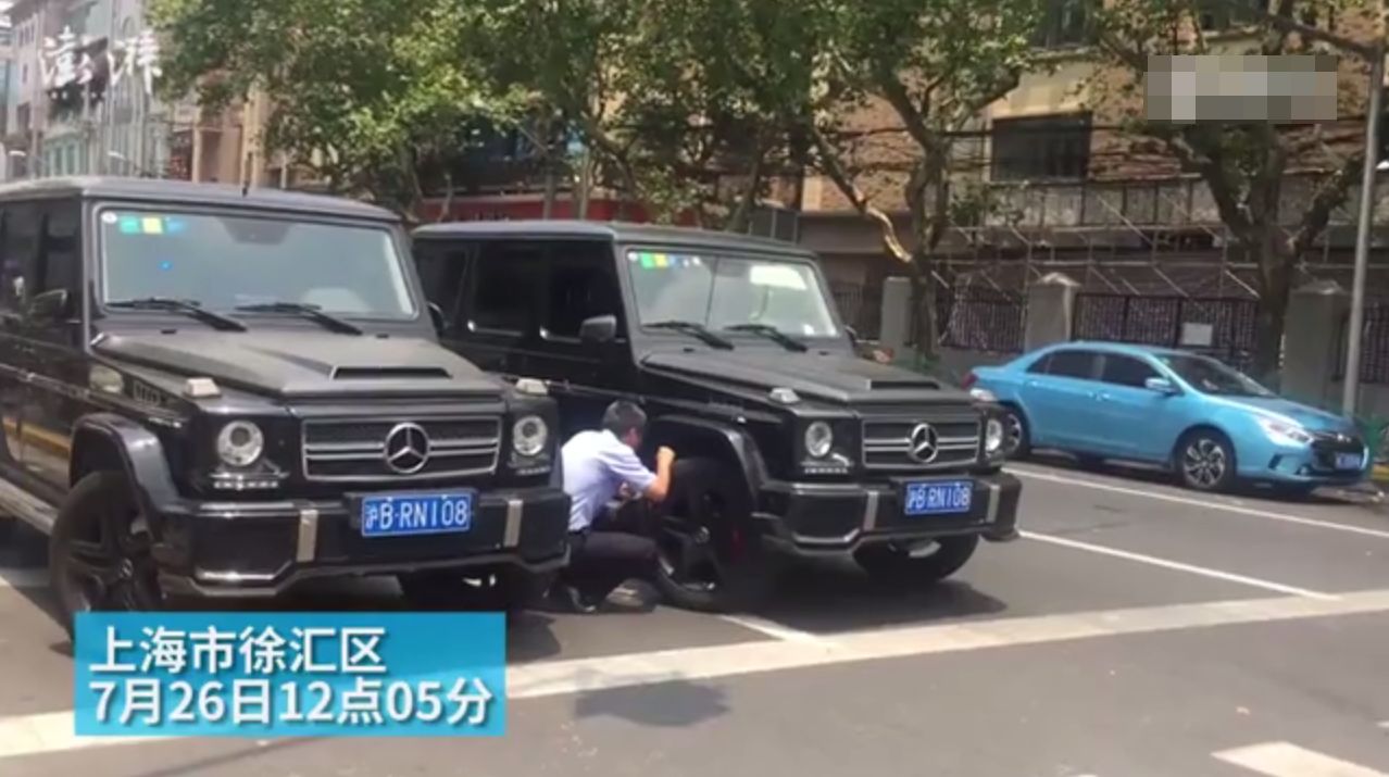 上海街头现“双胞胎”豪车 车牌车型一样(图)