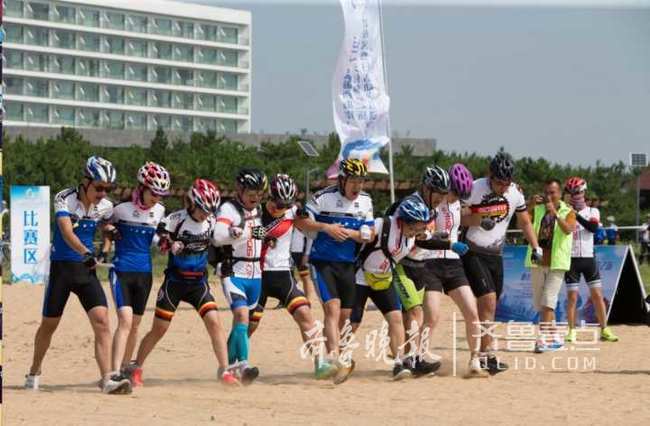 200余骑手竞技 西海岸首届市民夏日活动季开幕