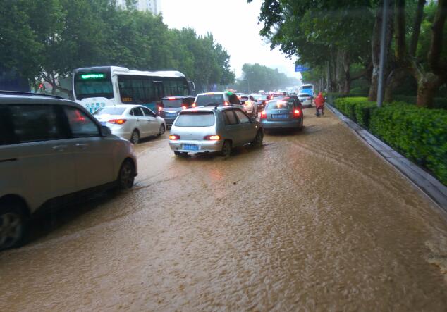 黑龙江路路面积水