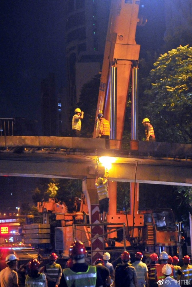 广州“最悲催”天桥拆除：11年被撞7次(图)