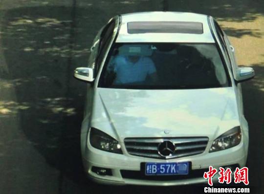 团伙驾驶套牌奔驰在广西碰瓷涉嫌敲诈勒索被拘