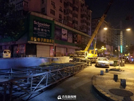 多部门连夜行动 台东拆除12米高钢架拱门(图)