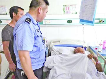 73岁老人不慎滑进机井 民警消防联手救出