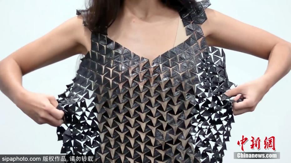 美国一学生制3D打印裙装 造型可随意改变