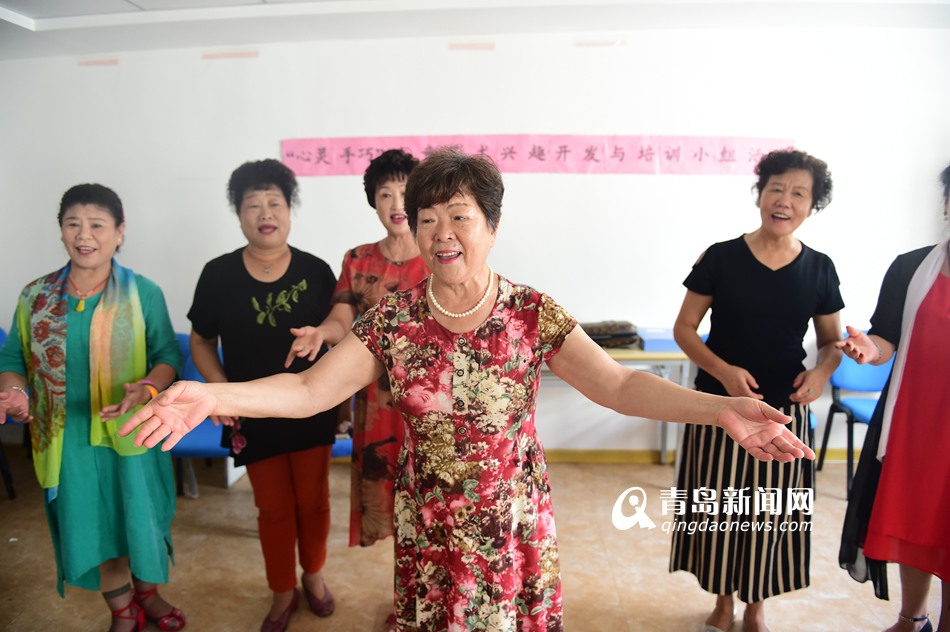 高清：退休工人组建吕剧团 最年长成员已77岁