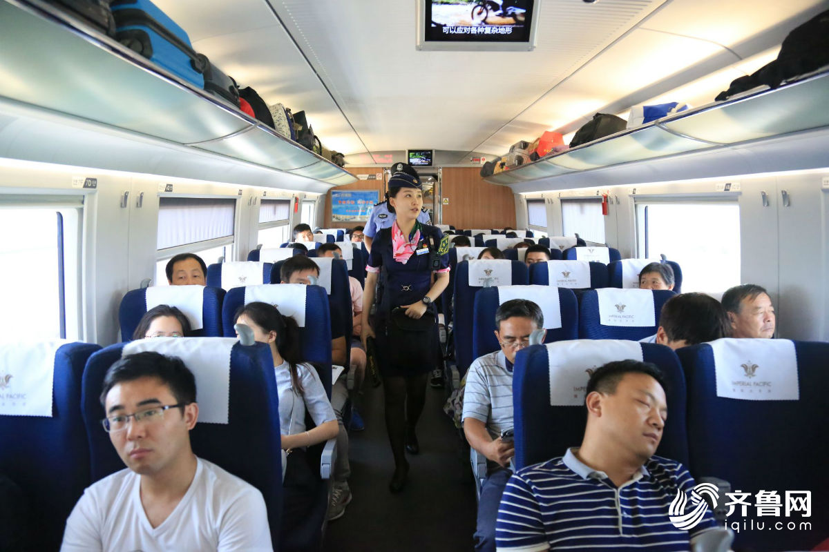 实拍青岛站进京高铁列车 一天内两度进京