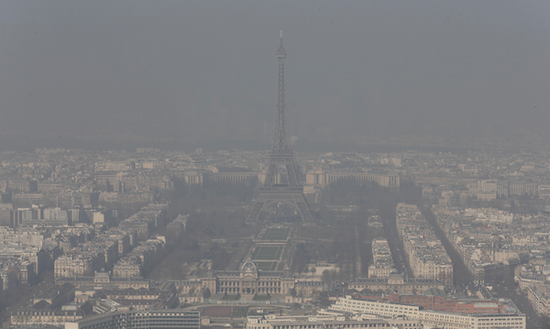 巴黎遭雾霾侵袭 全市公交系统免费三天
