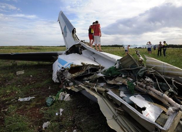 一架马来西亚客机在乌东部坠毁