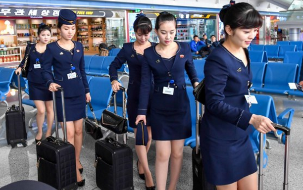 朝鲜航空空姐亮身机场 韩媒赞其装扮显干练(图)