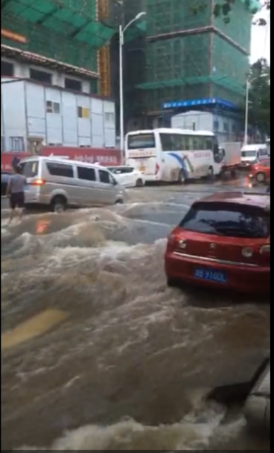 最新:延吉路江都路路口自来水管泄露 抢修中