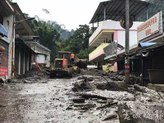 细心村民发现泥石流前兆 救全村180多人(图)