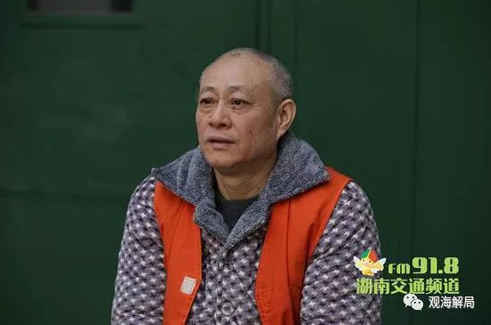 有9名情人的副市长与妻同获罪:我像酒吧收银员