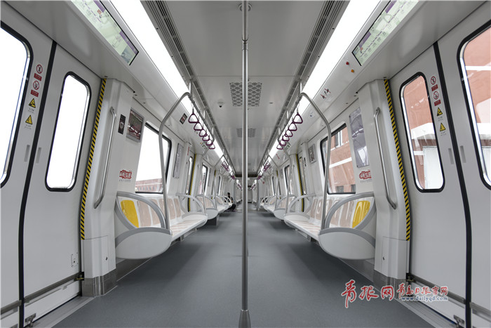 青岛造济南r1线首列地铁正式交付 内景抢先看(图)