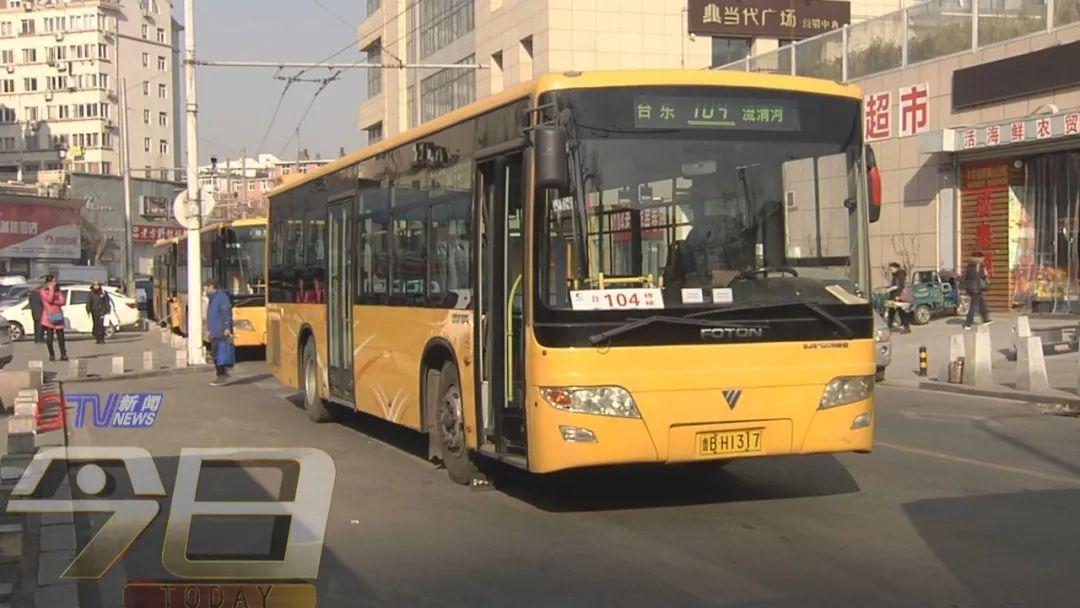 青岛新闻 正文记者在青岛公交查询软件上,只能查看到229路公交车的始