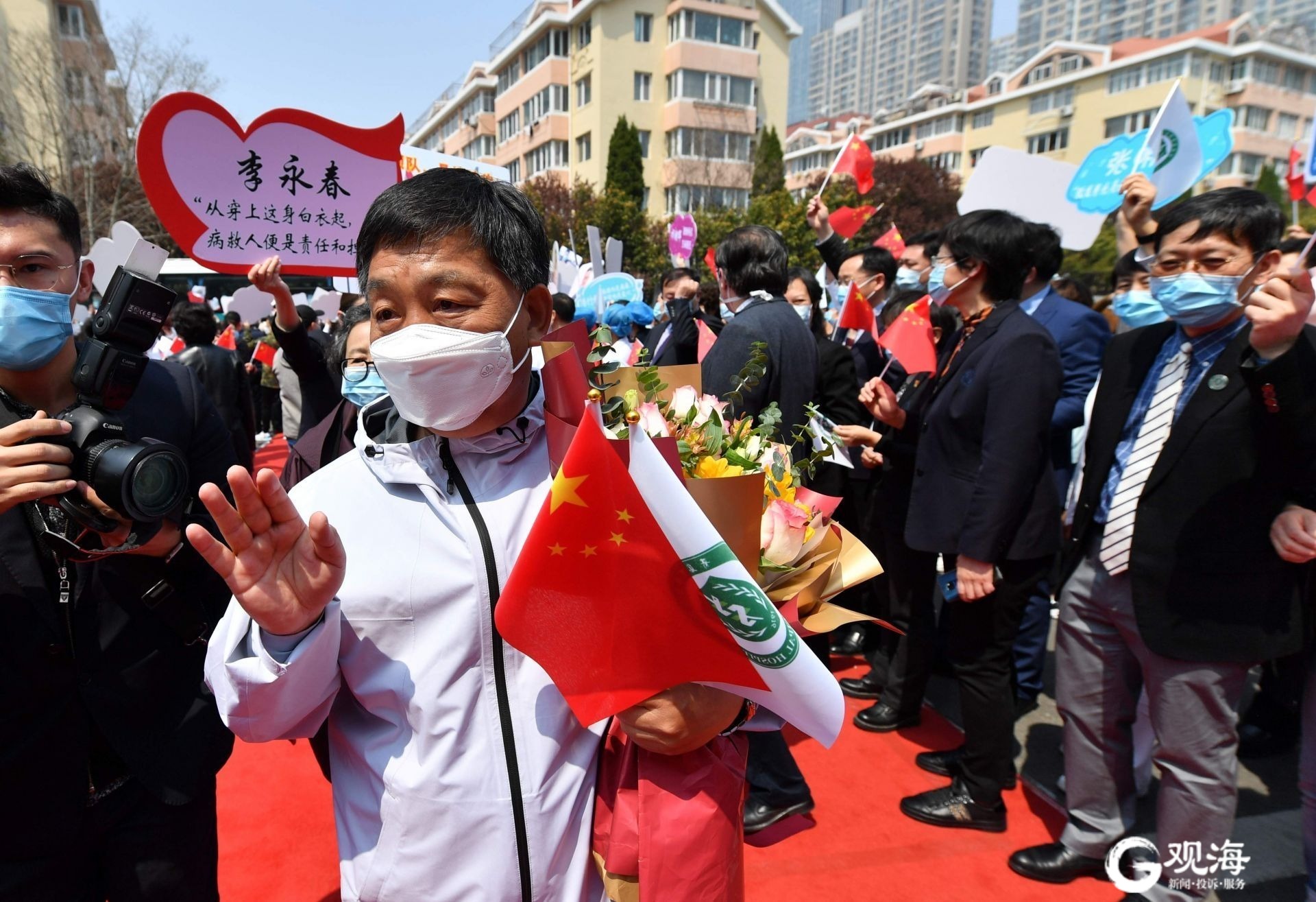 全国抗击新冠肺炎疫情表彰大会举行 青岛两医生获表彰