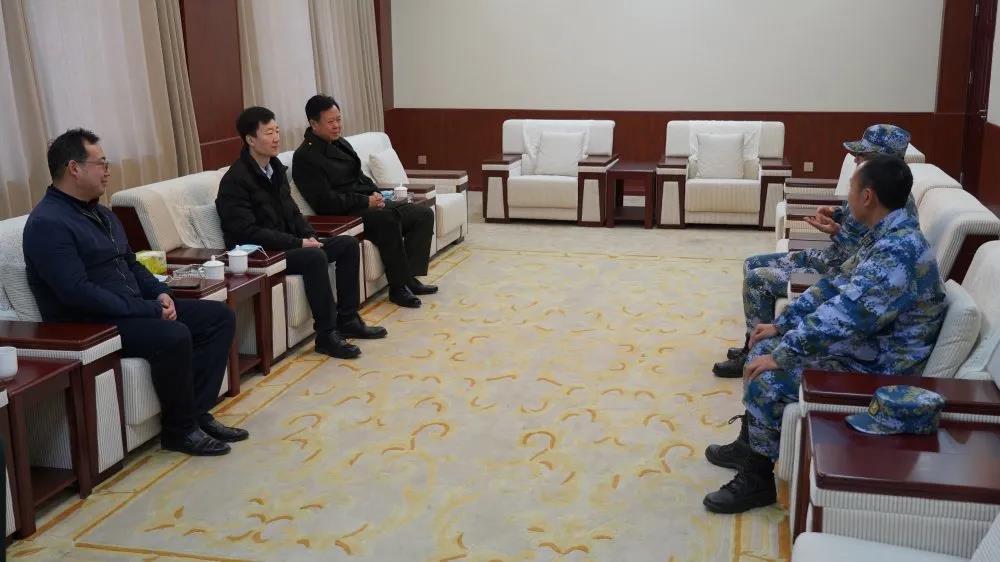 党工委委员,武装部部长亢正伟,四级调研员庄伟等领导到五旅92667部队