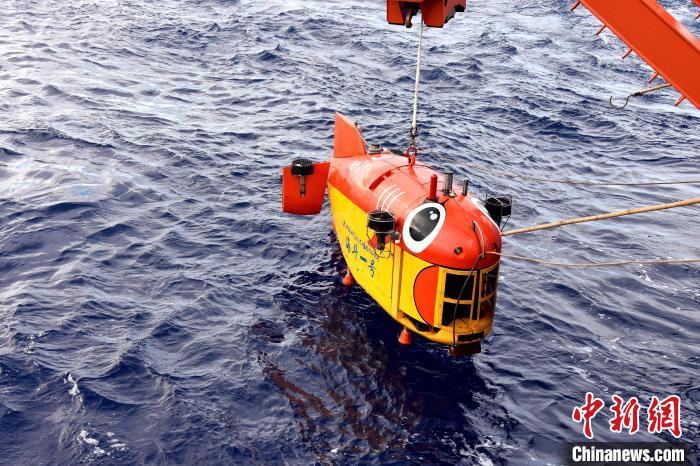 我国研制的"海斗一号"无人潜水器跨入万米科考应用新阶段