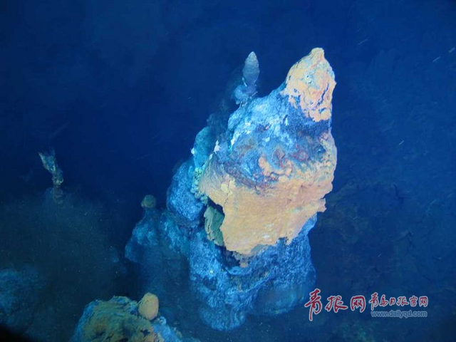 蛟龙号探秘神奇海底热液区 珍贵图片曝光