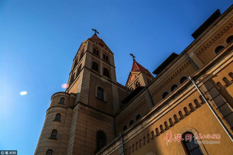 实拍中国唯一的祝圣教堂 青岛天主教堂