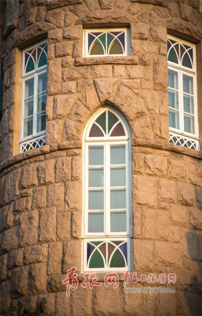 航拍八大关花石楼 肃穆优雅风景独特