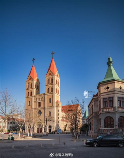 航拍青岛三大教堂 华丽庄重各具魅力