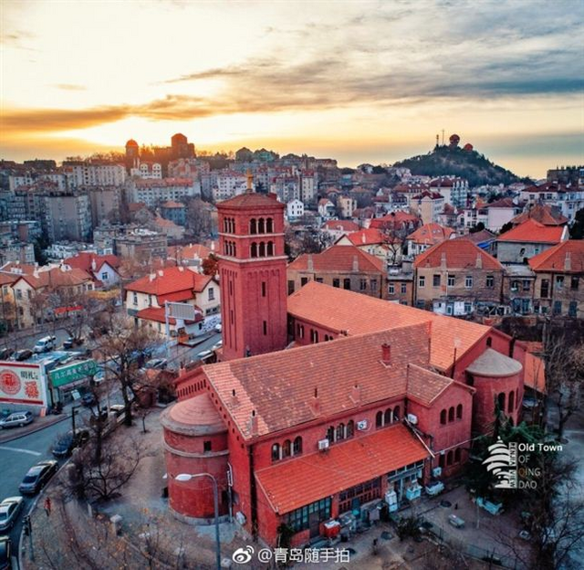 航拍青岛三大教堂 华丽庄重各具魅力