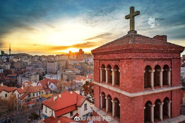 航拍青岛三大教堂 华丽庄重各具魅力