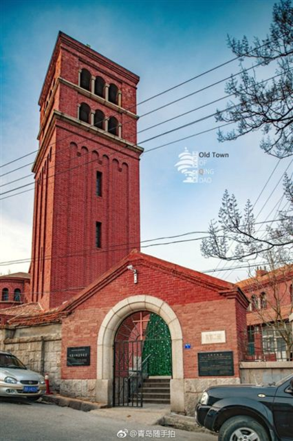 航拍青岛三大教堂 华丽庄重各具魅力