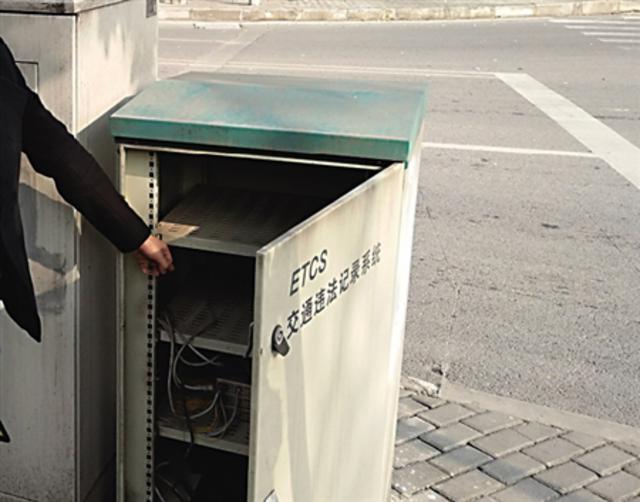 技术男开车违章被拍 偷监控设备回家研究被抓