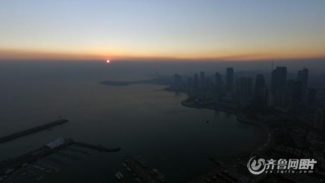 高清：270米高空俯瞰2015年青岛最后一片夕阳