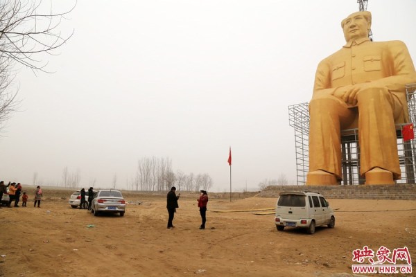 河南农村建巨型毛泽东像:高36.6米花费数百万元