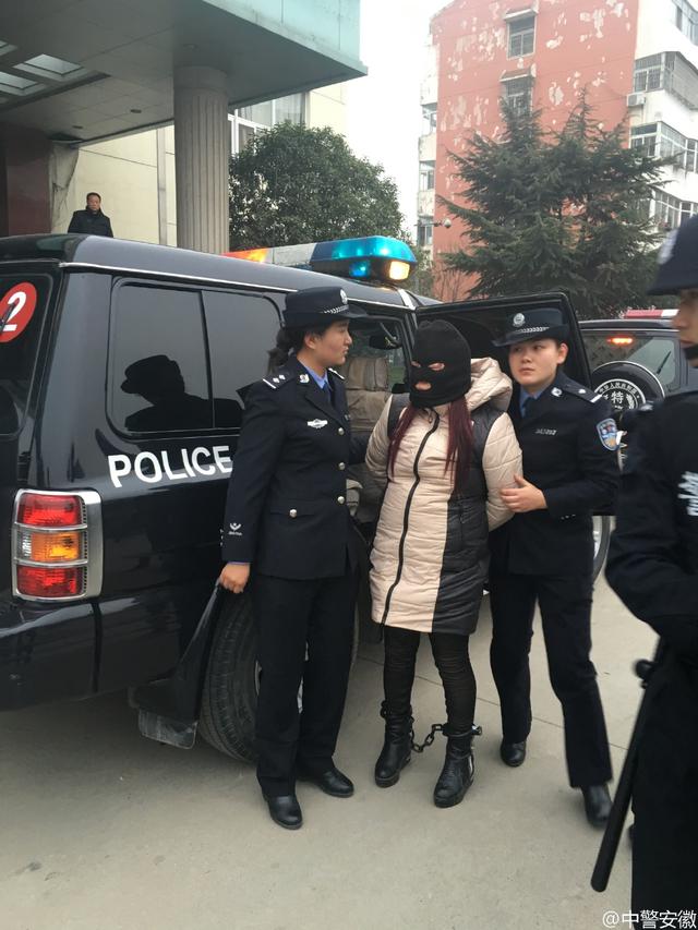 警方公布抢女童嫌犯照片 网友:马赛克给满分 警方公布抢女童嫌犯照片 网友:马赛克给满分