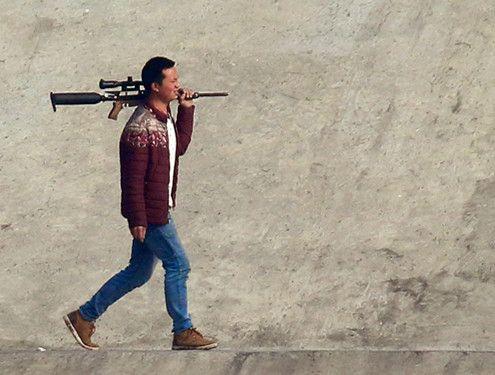 两男子持秃鹰气枪打鸟 警方表态会严处