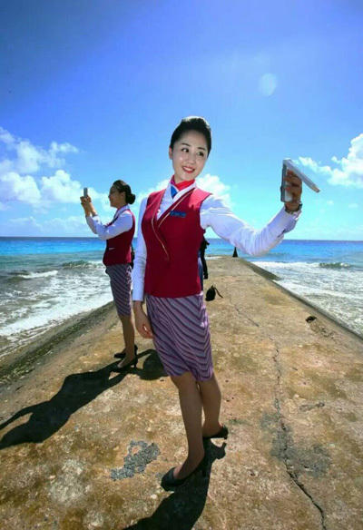 中国空姐登上南沙永暑礁 娇美礁更美