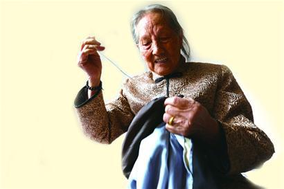 百岁老太成社区活雷锋 儿孙:长寿因爱打麻将 百岁老太成社区活雷锋 儿孙:长寿因爱打麻将