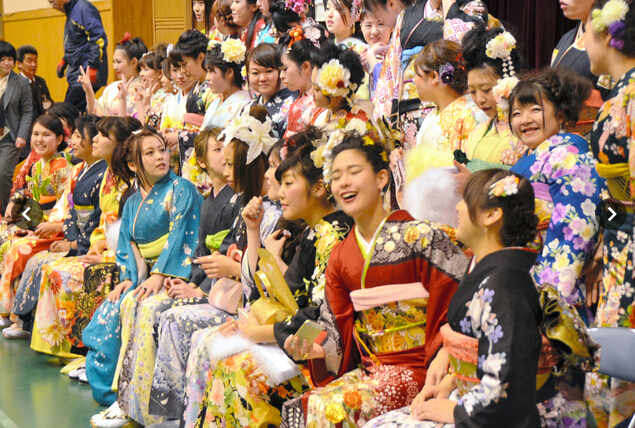 日本“成人式”美少女秀“和服诱惑”