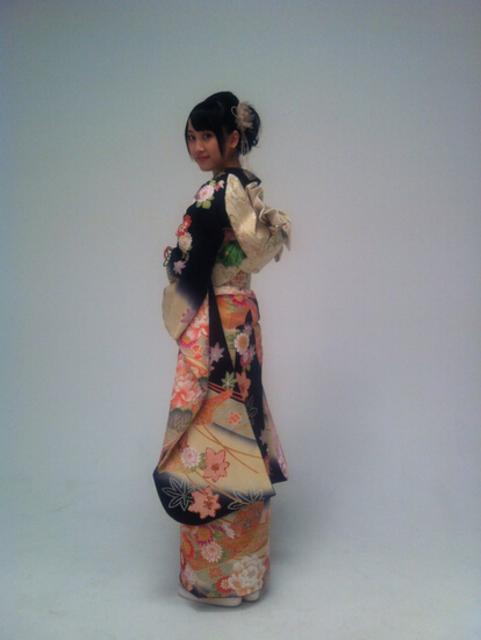 日本“成人式”美少女秀“和服诱惑”
