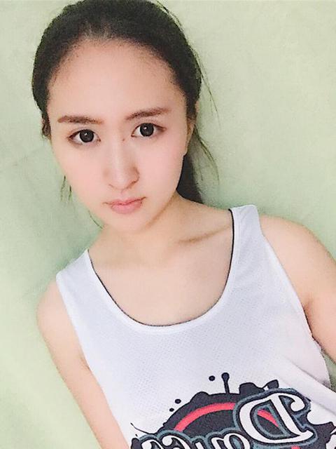 浙传校花闪耀CBA赛场 私照清纯似晴子(组图)