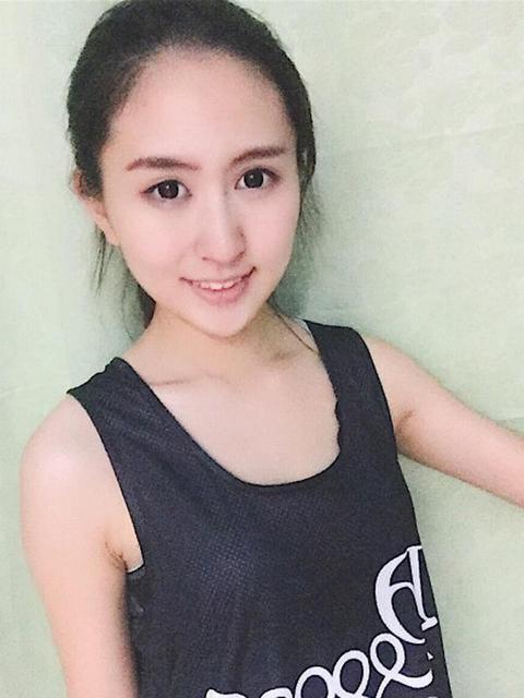 浙传校花闪耀CBA赛场 私照清纯似晴子(组图)