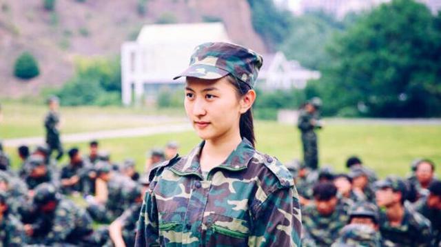 浙传校花闪耀CBA赛场 私照清纯似晴子(组图)