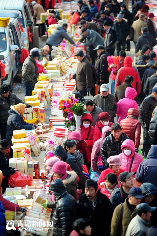 高清实拍腊月首个李村集一片火红年味渐浓