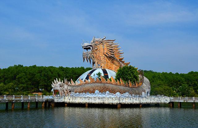 越南废弃水上乐园竟成冒险者必去之地