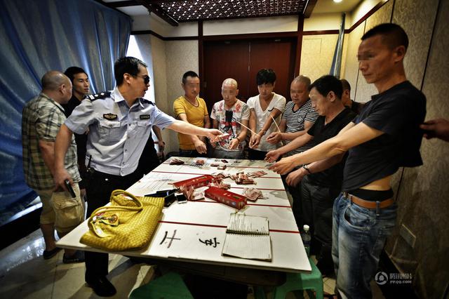 组图：摄影师记录重庆基层派出所1000多个日夜