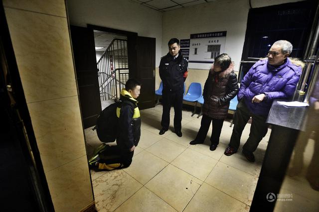 组图：摄影师记录重庆基层派出所1000多个日夜