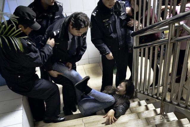 组图：摄影师记录重庆基层派出所1000多个日夜