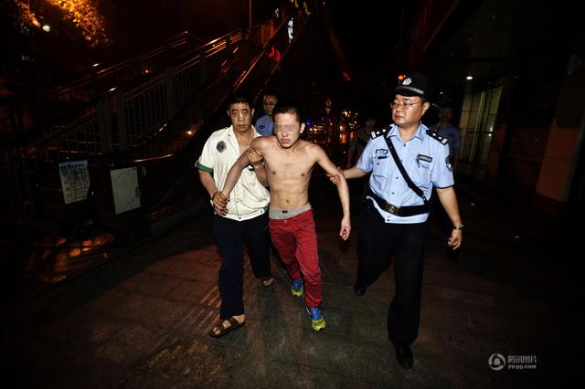 组图：摄影师记录重庆基层派出所1000多个日夜