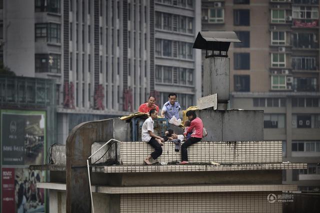 组图：摄影师记录重庆基层派出所1000多个日夜